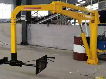 Echipament de turnare semiautomată