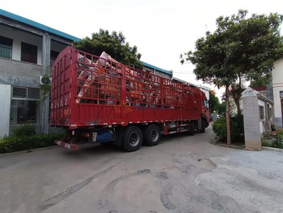 Manipulatorul de turnare este gata și gata de livrare.